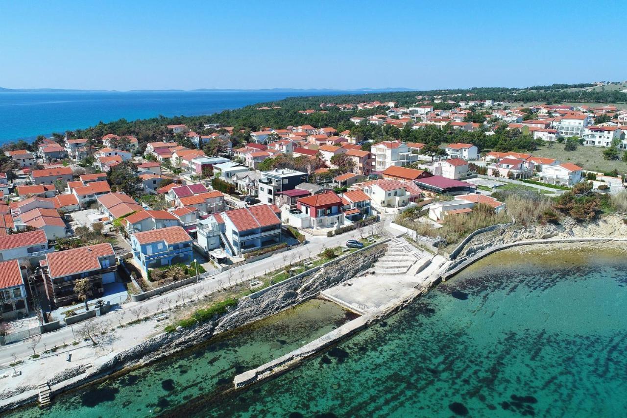Apartmani Nella Vir Luaran gambar
