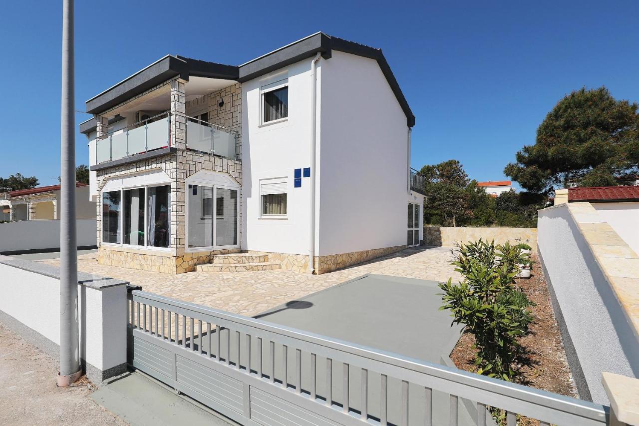 Apartmani Nella Vir Luaran gambar