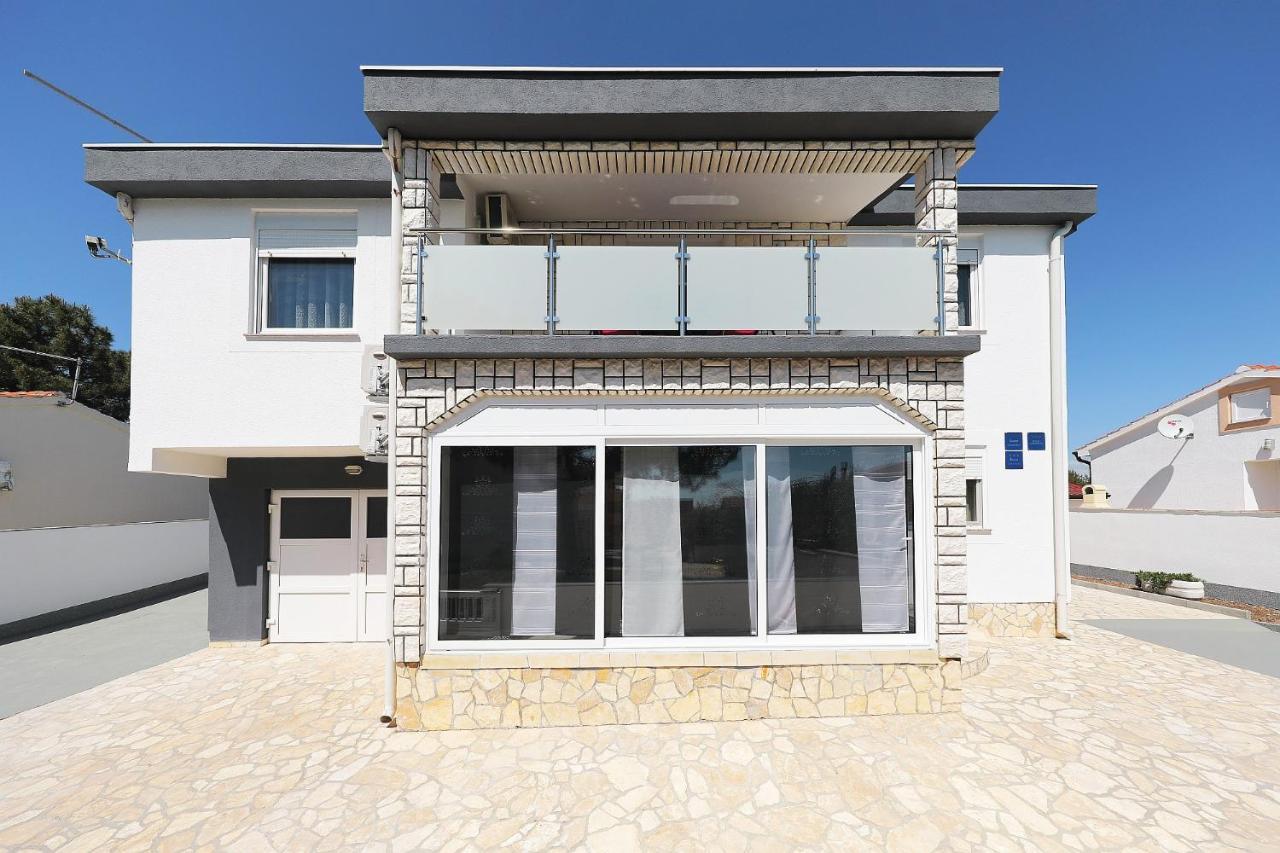 Apartmani Nella Vir Luaran gambar