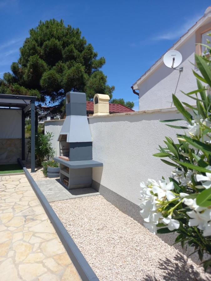 Apartmani Nella Vir Luaran gambar