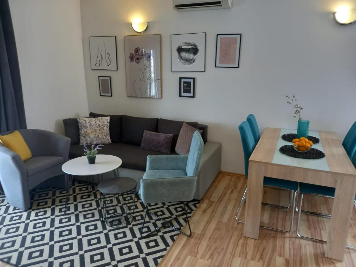 Apartmani Nella Vir Bilik gambar