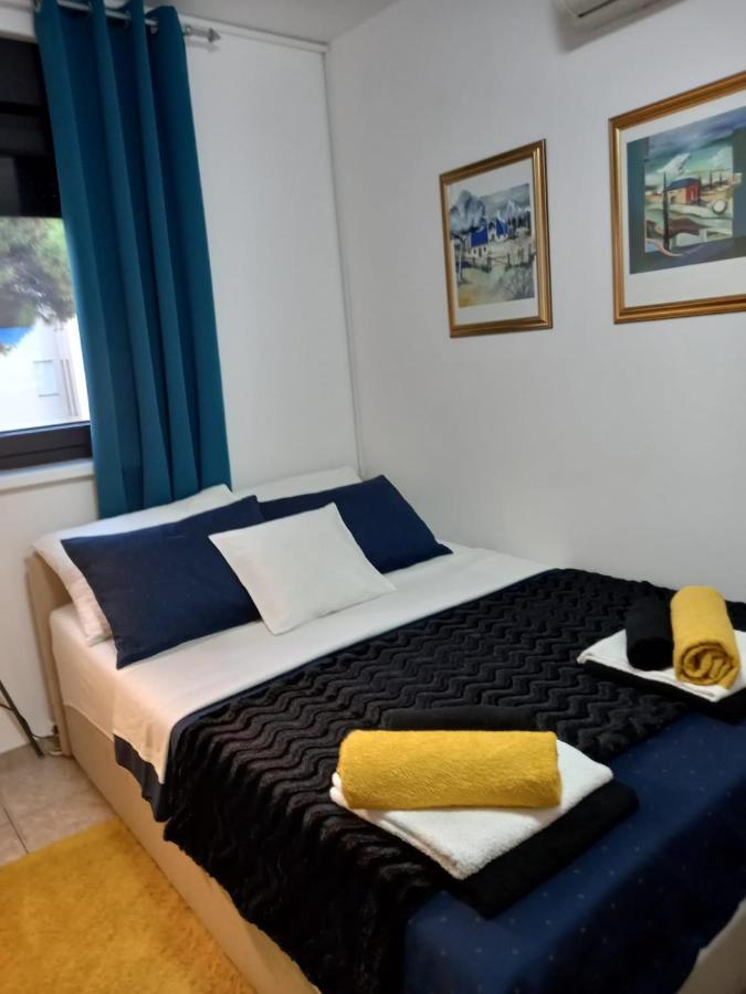 Apartmani Nella Vir Bilik gambar