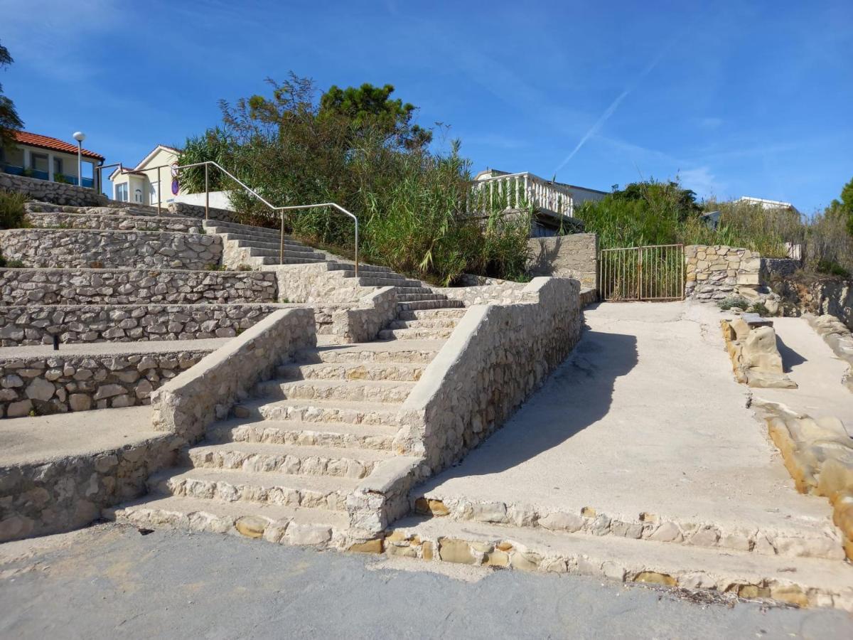 Apartmani Nella Vir Luaran gambar
